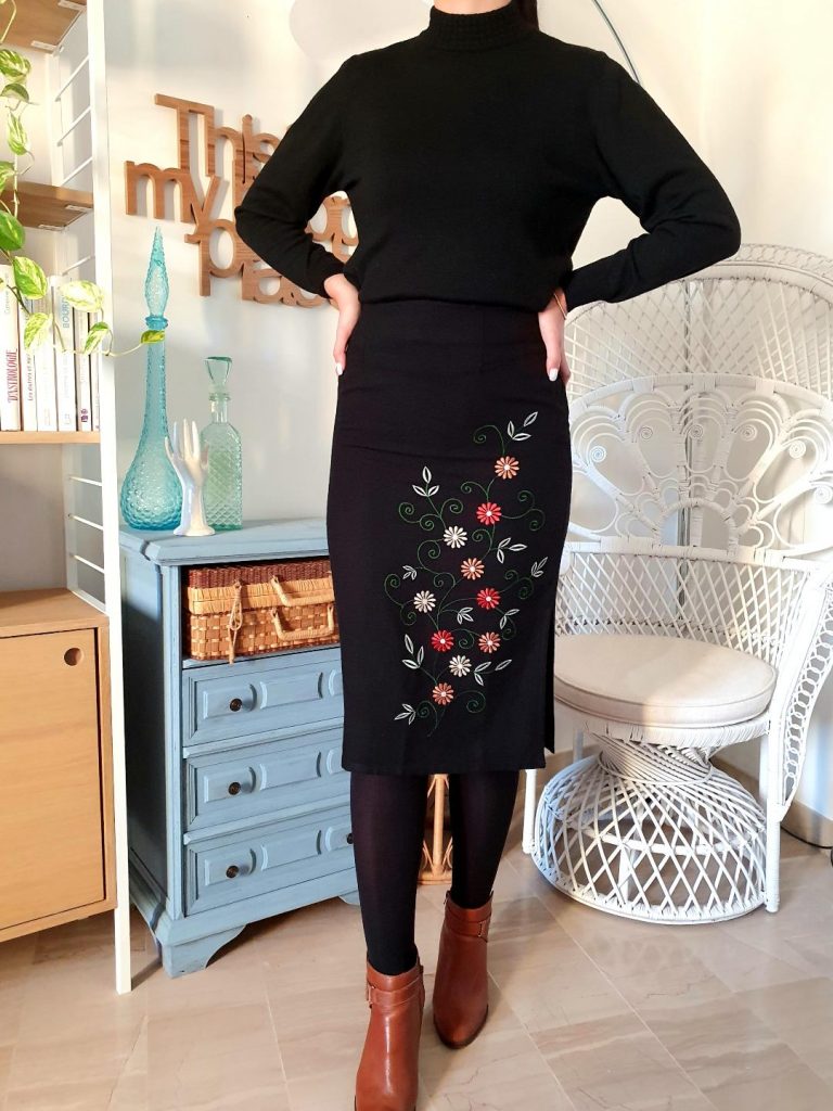 JUPE NOIRE DESIGUAL TAILLE XS AVEC BRODERIES - ÉVASÉE - EXCELLENT ÉTAT