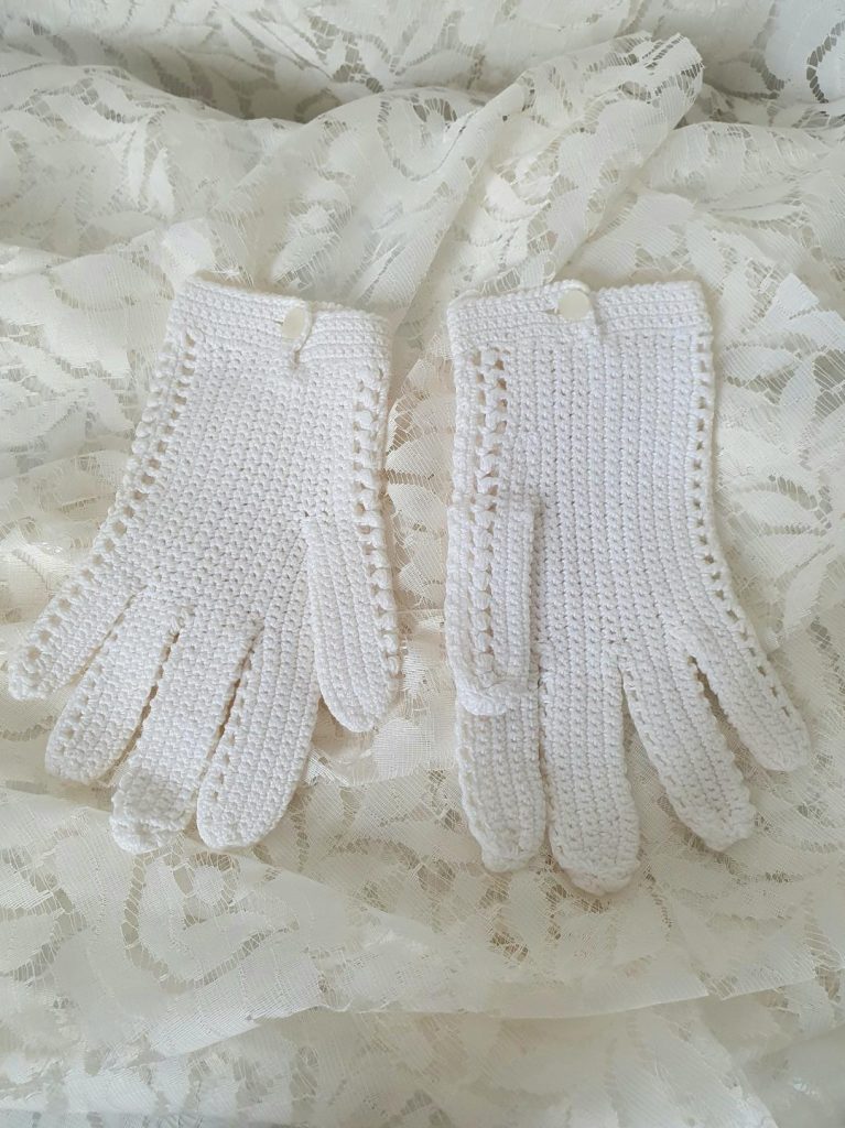 Paire De Gants Noirs Vintage Années 40 En Dentelle Au Crochet - Taille S
